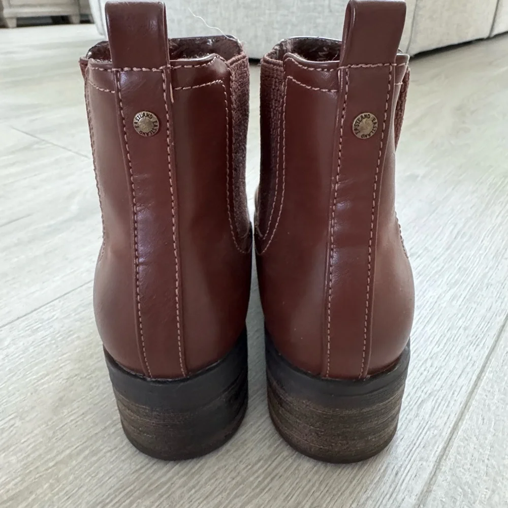 Eastland Brown Chelsea Ankle Boots Size 8